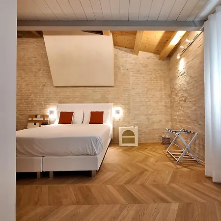 Palazzo Cortesi Boutique Pensión